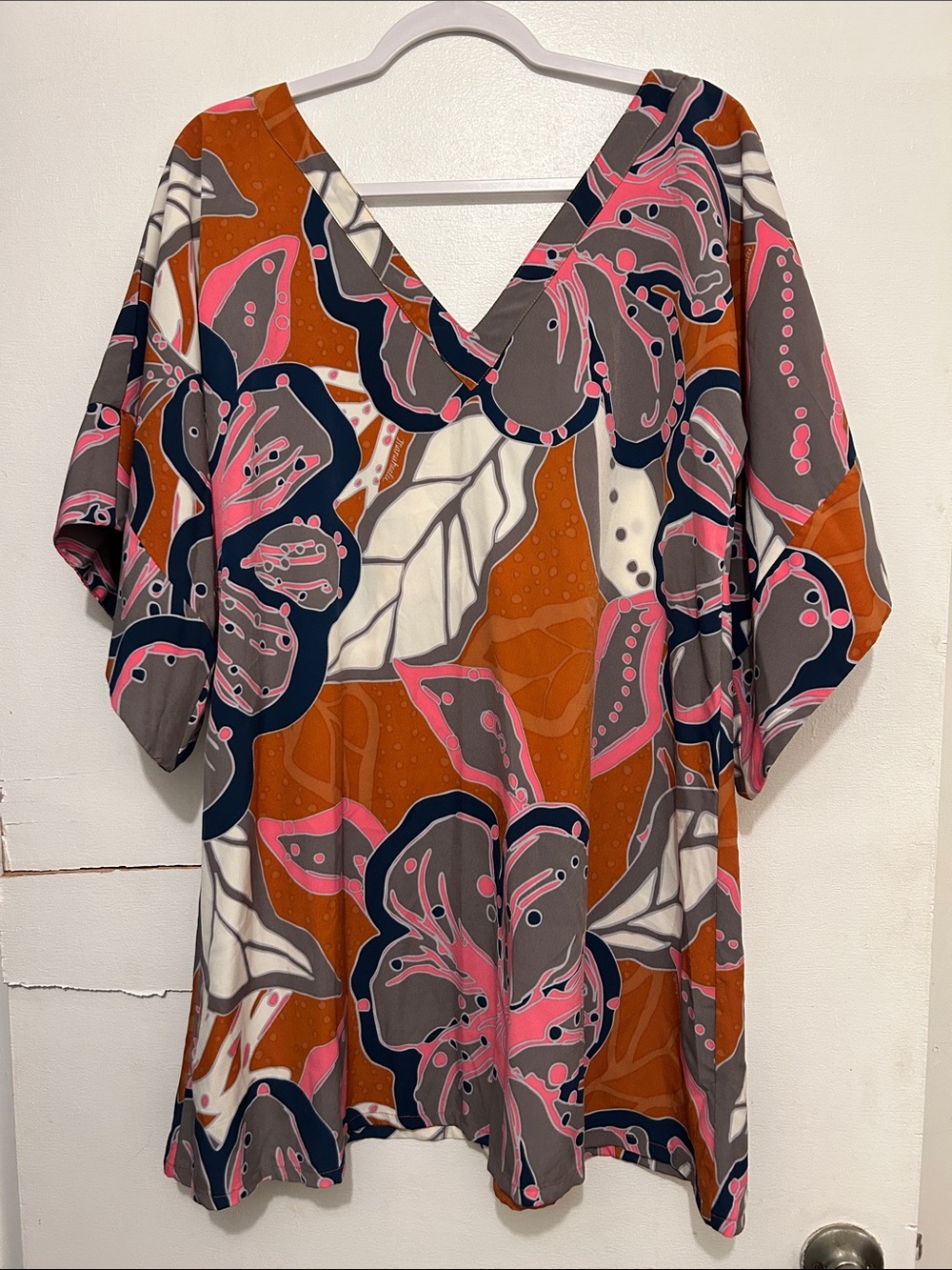 Manuhealii Oversized V-Neck Floral Tunic in Rust, Pink & Navy